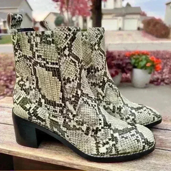 New NORDSTROM LEATHER Snakeskin Style Booties - So Cute! Size 6 MSRP: $89.00 - Picture 3 of 15